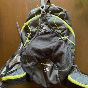 REI Flash 15 Hiking Pack Black and Green